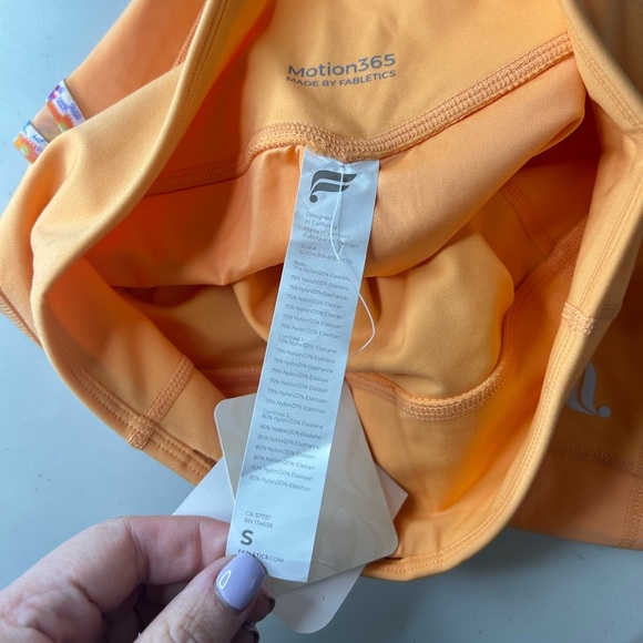 Fabletics Trinity Mid-rise Pocket Shorts 5” Marigold New Wave Size Small/6 NWT - Picture 2 of 4